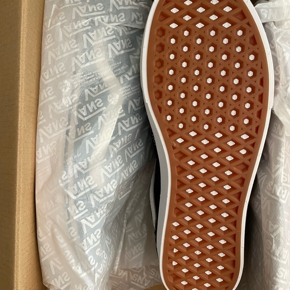 Brand new vans - Picture 2 of 2